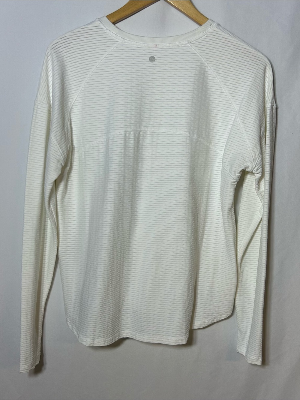 Calia White Long Sleeve Textured Lightweight Top Shirt Workout Medium - Picture 2 of 6